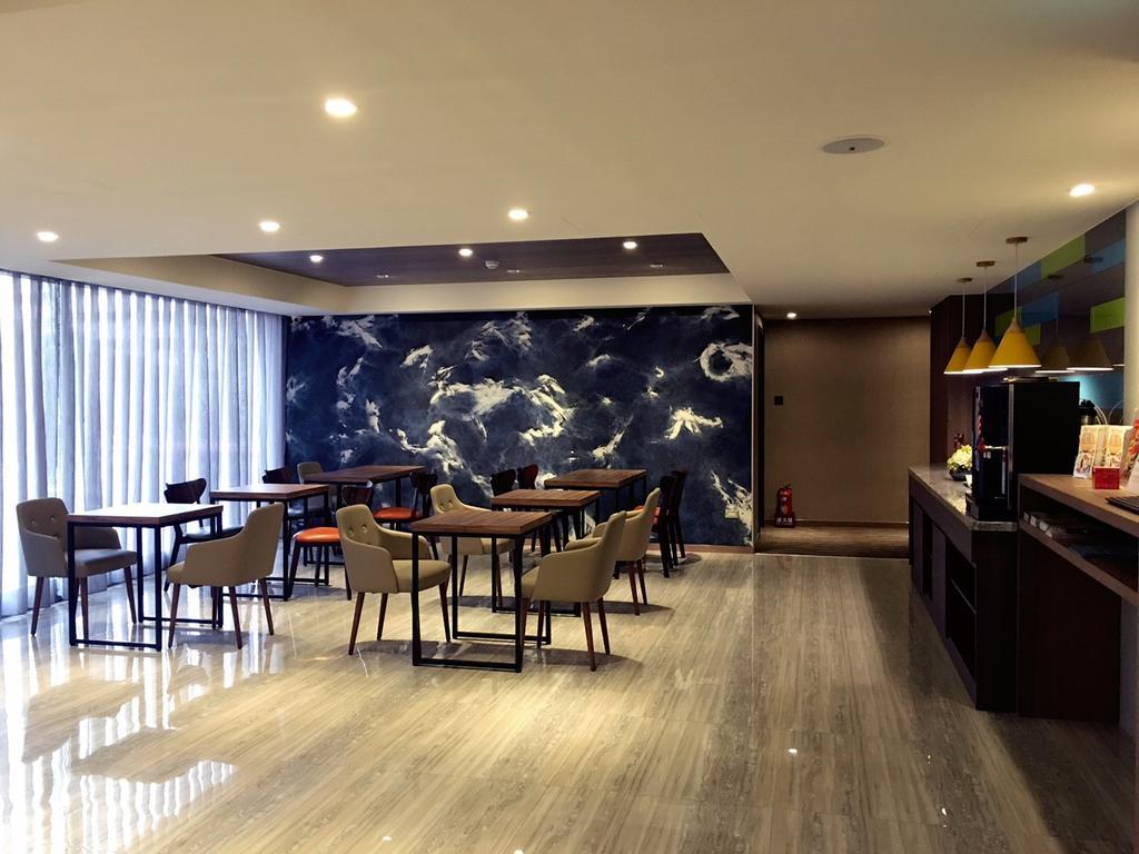 Hotel Ximen 3*