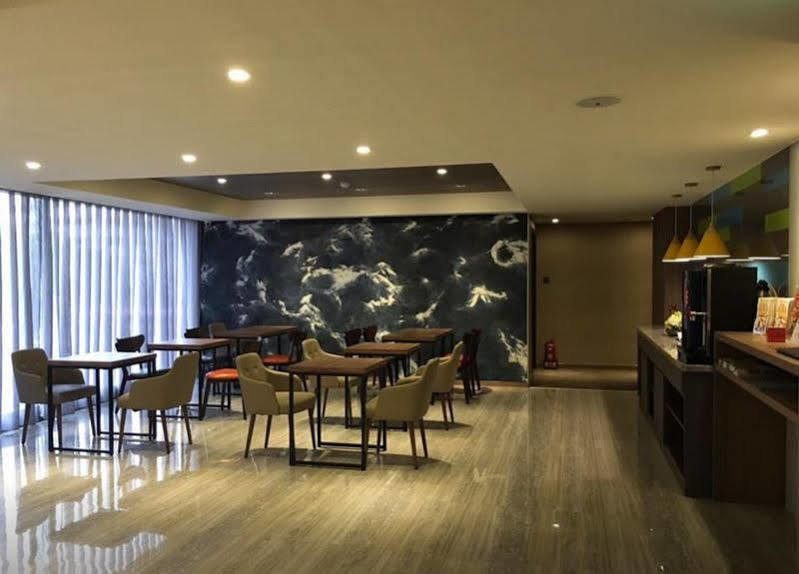 Hotel Ximen 3*